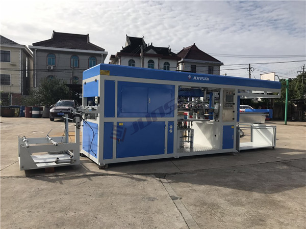 如何更換全自動(dòng)吸塑機(jī)的真空泵油？